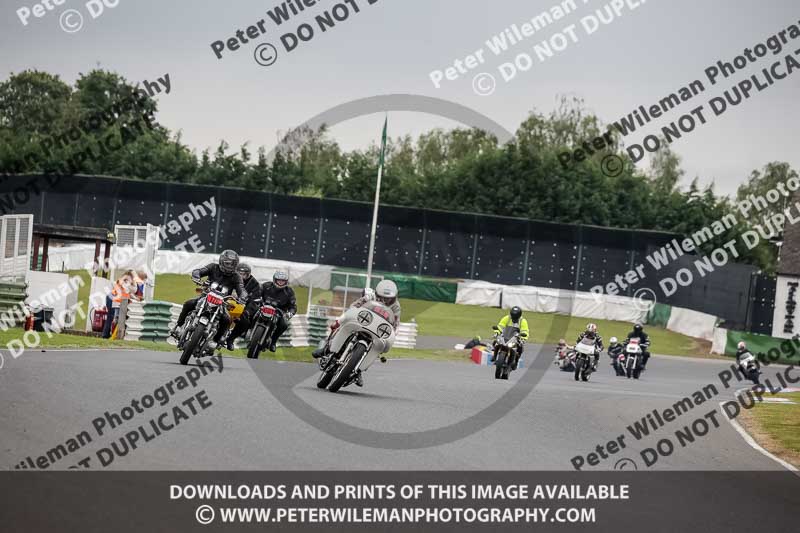 Vintage motorcycle club;eventdigitalimages;mallory park;mallory park trackday photographs;no limits trackdays;peter wileman photography;trackday digital images;trackday photos;vmcc festival 1000 bikes photographs